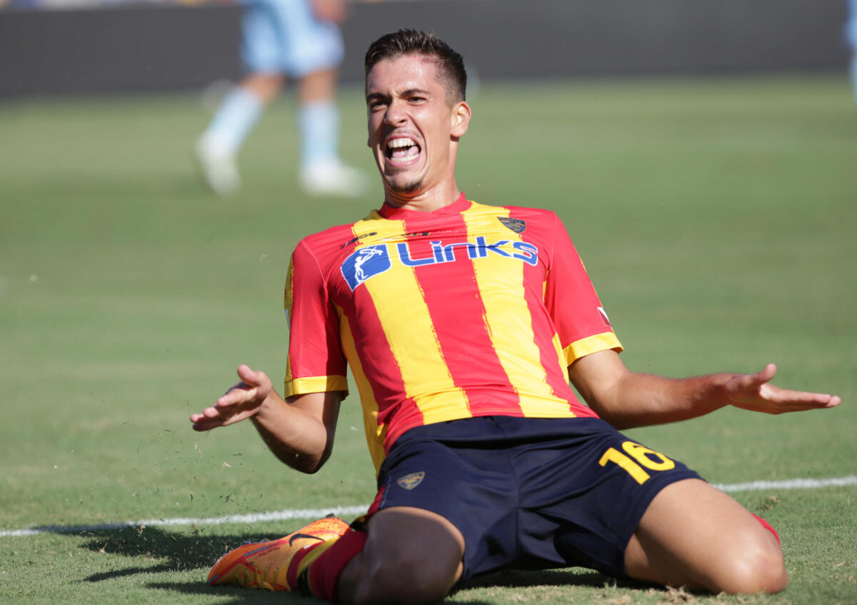 Dal Salento sicuri: Gonzalez piace a Italiano e la Fiorentina potrebbe provarci già a Gennaio - Lecce's Joan Gonzalez jubilates after scoring the goal during the Italian Serie A soccer match US Lecce - AC Monza at the Via del Mare stadium in Lecce, Italy, 11 september 2022. ANSA/ABBONDANZA SCURO LEZZI