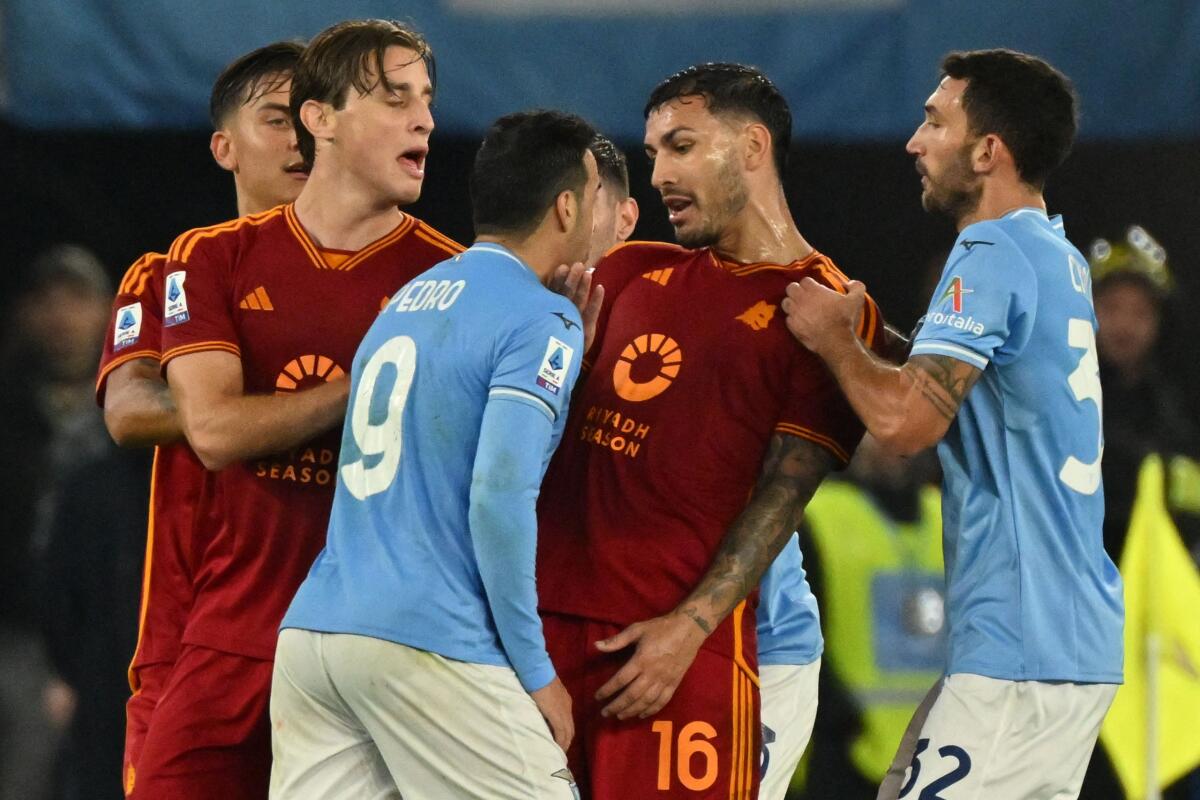 Lazio-Roma finisce come meglio non potrebbe per la Fiorentina: è pari. Viola a +2 e +3 sulle romane - 