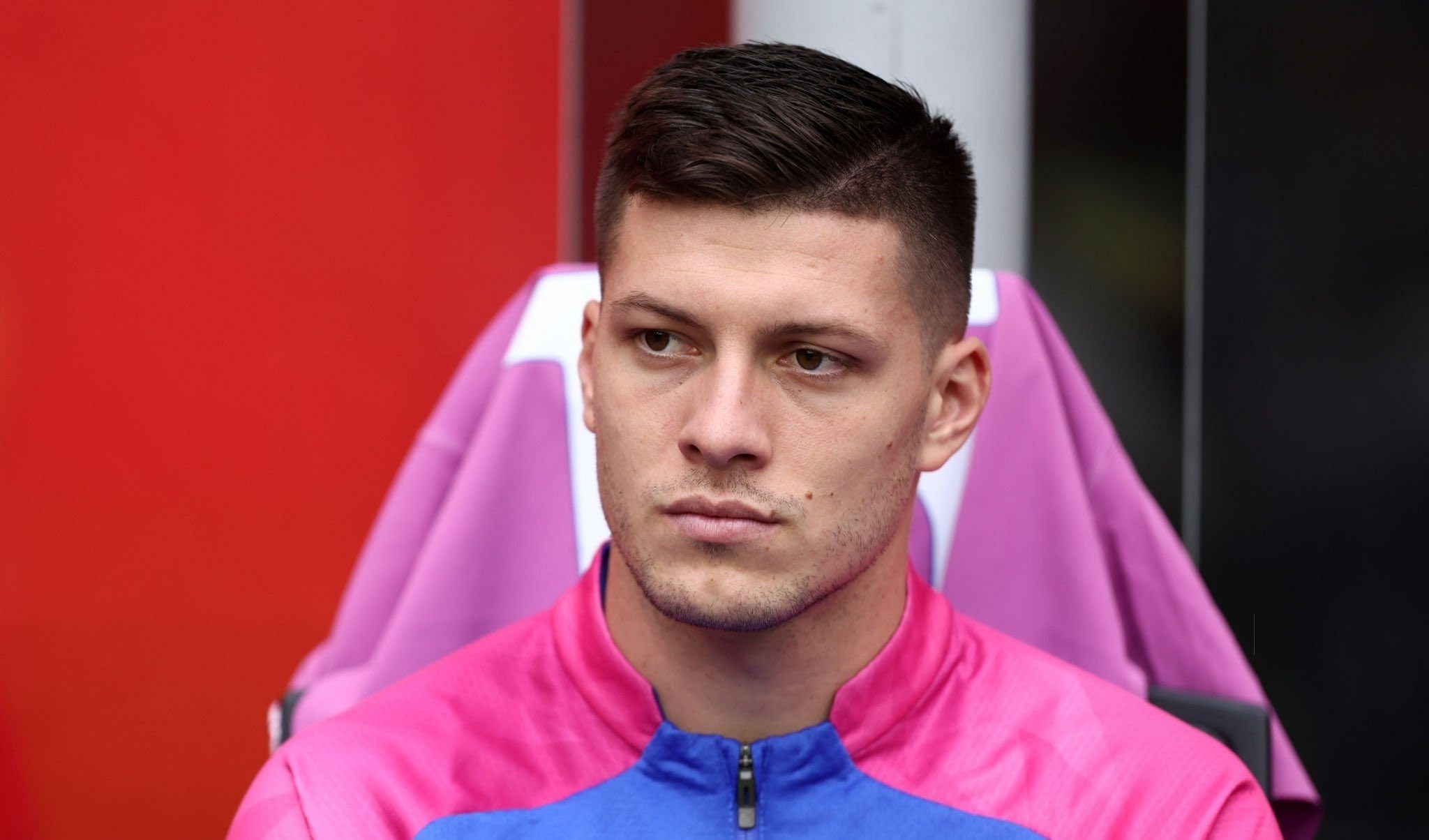 Milan disperato con Jovic, ogni suo tiro in porta è costato 500 mila euro. Gioca contro la Fiorentina?