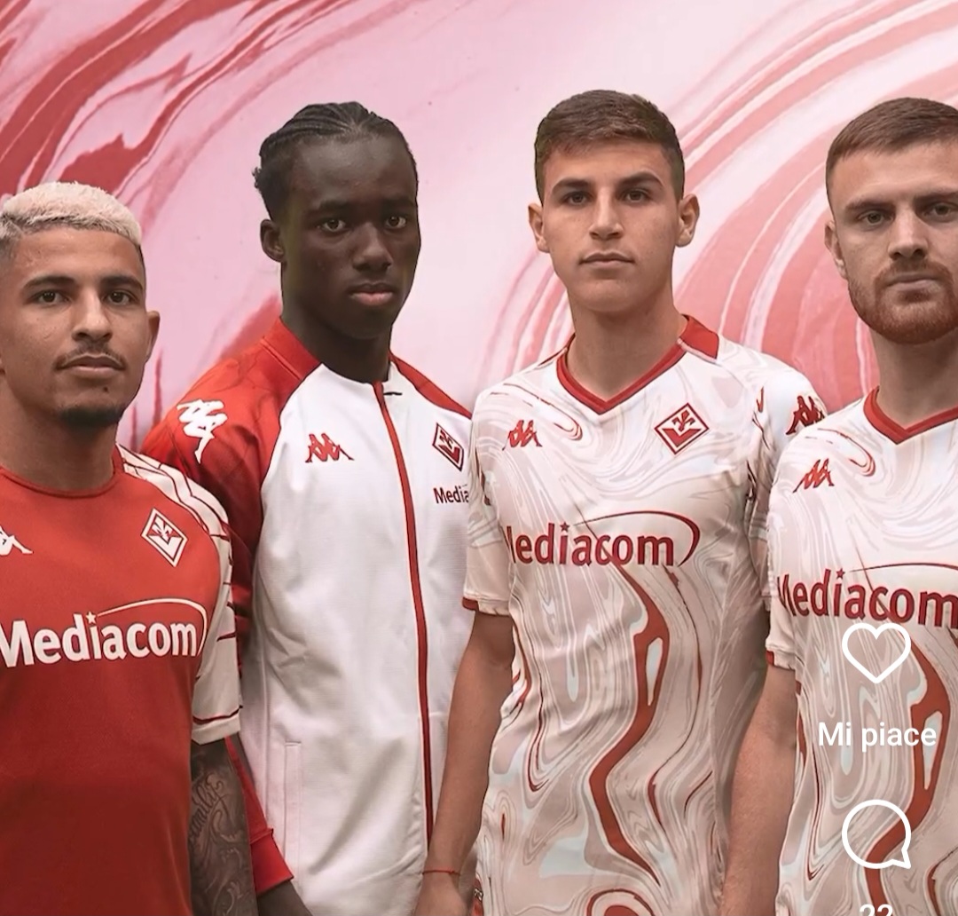 Ecco la quarta maglia della Fiorentina: è rossa e bianca mischiati in un mix che simboleggia il lavaggio in lavatrice
