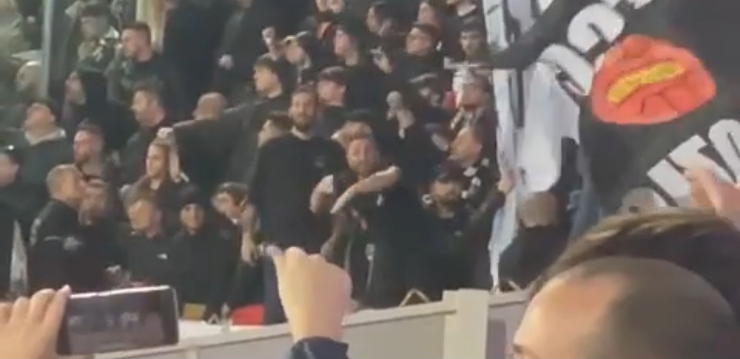 Vergogna dal settore ospiti della Juventus, tifosi imitano persone che affogano nell'acqua. Il video