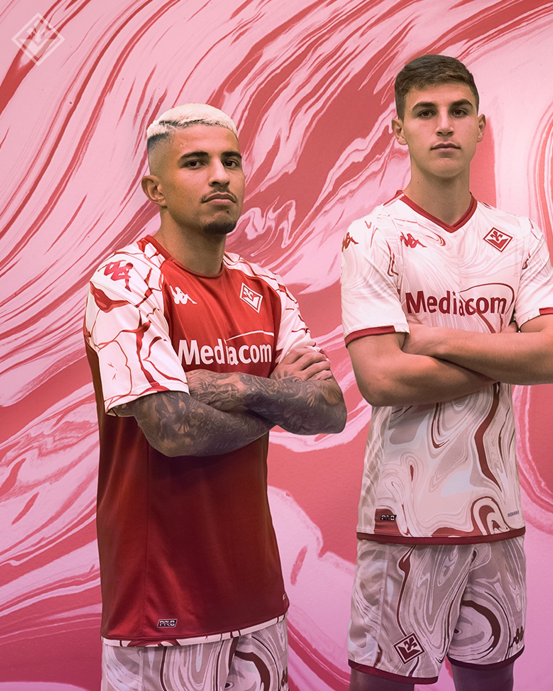 Presentata ufficialmente la quarta maglia da gioco della Fiorentina, ecco le foto!