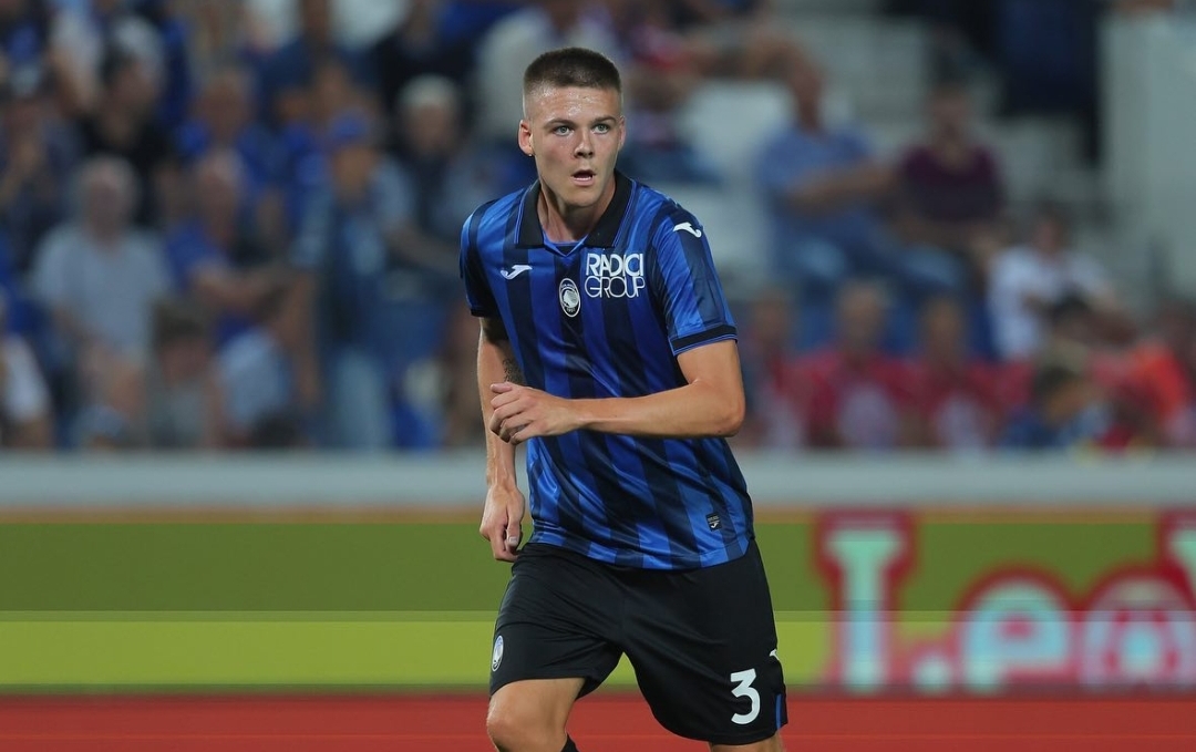 La Gazzetta scrive: "Holm primo nome della Fiorentina come terzino destro. Pierozzi via in prestito"