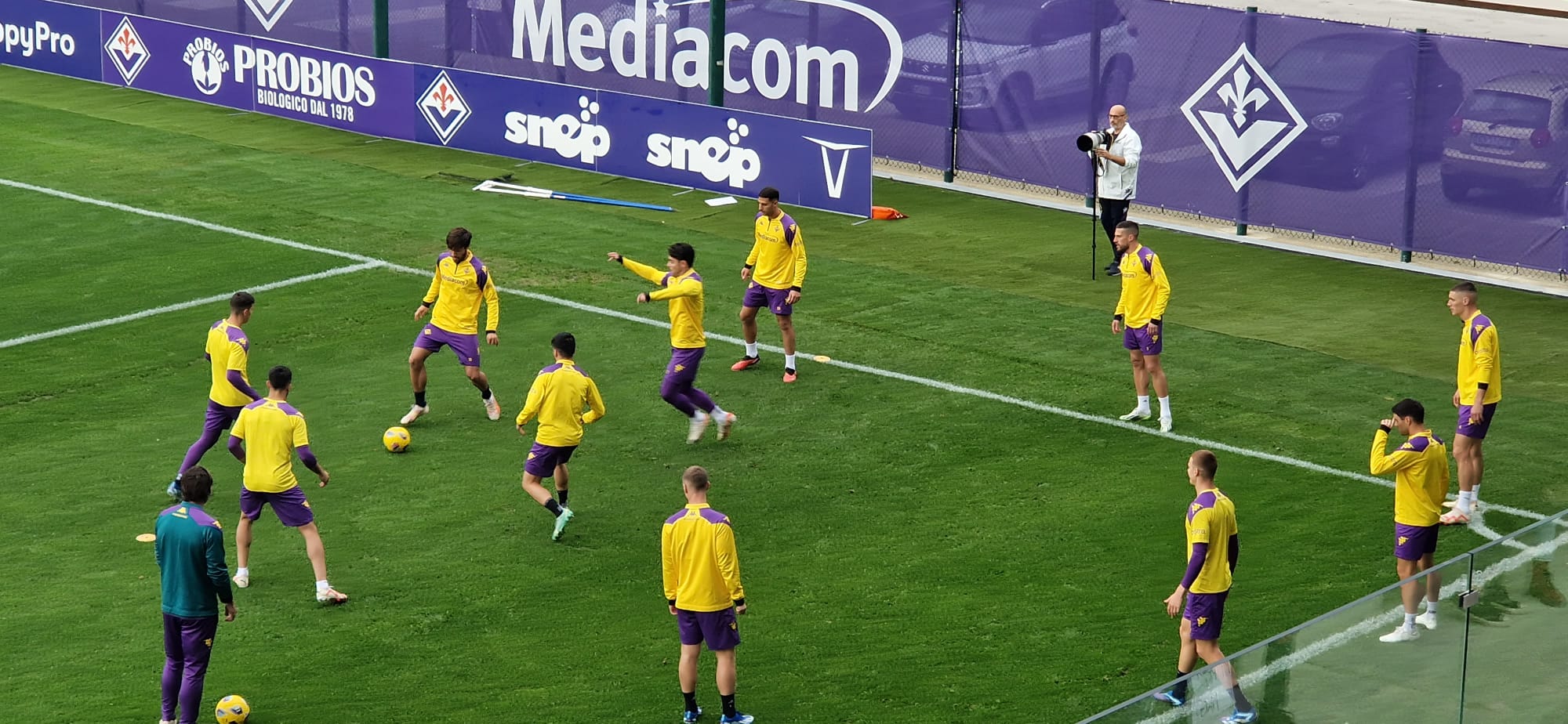 Dal Viola Park, 1.500 tifosi della Fiorentina a vedere l'allenamento della squadra, grande supporto