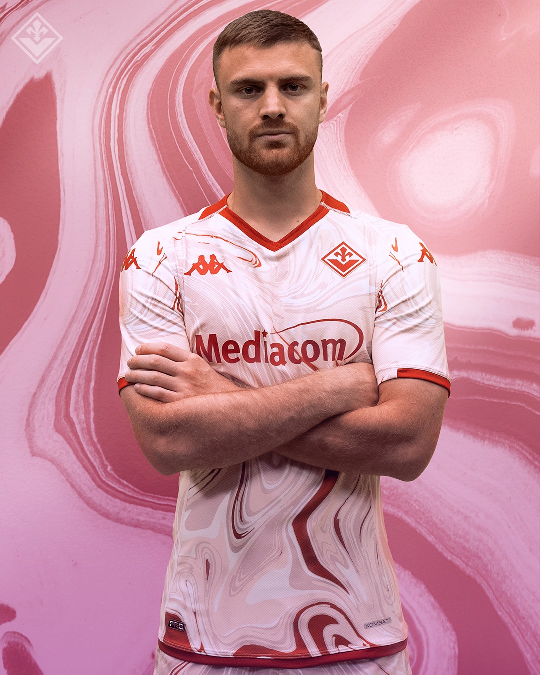 Presentata ufficialmente la quarta maglia da gioco della Fiorentina, ecco le foto!