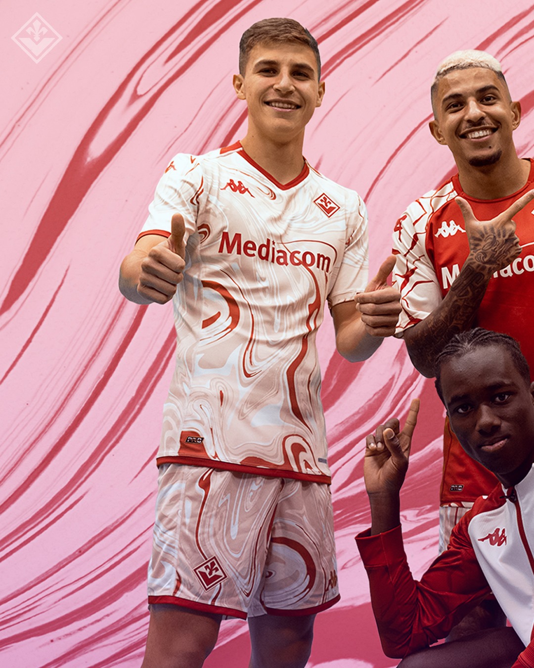 Presentata ufficialmente la quarta maglia da gioco della Fiorentina, ecco le foto!