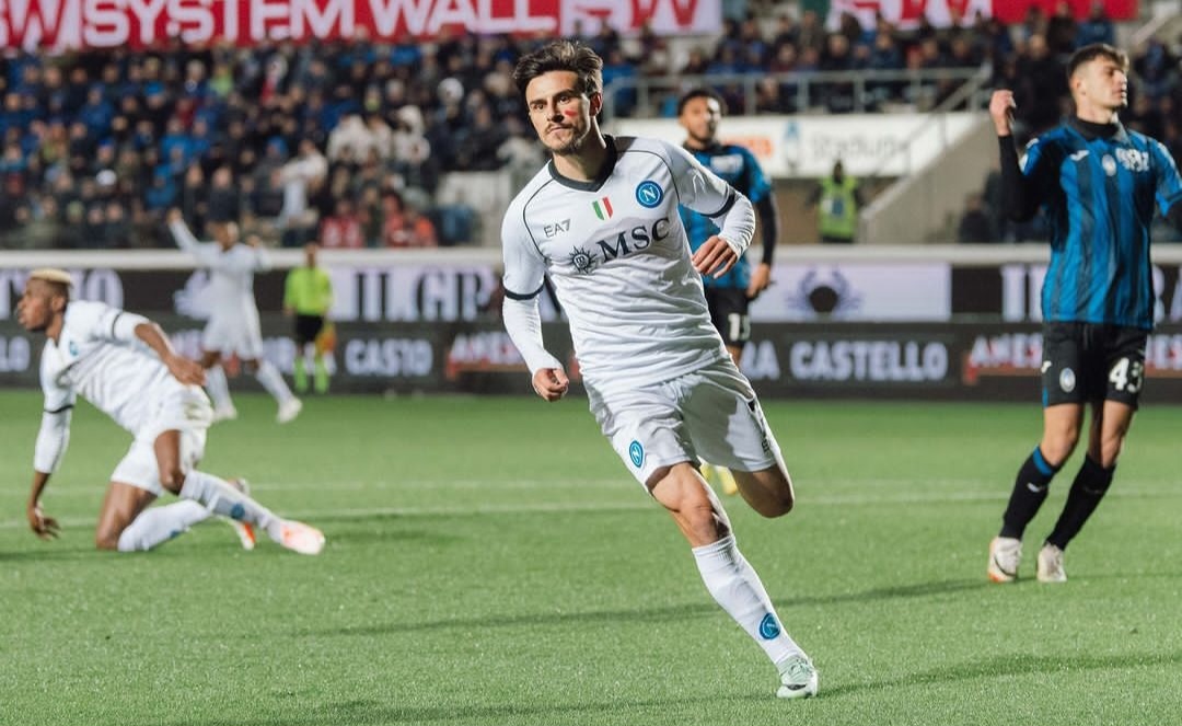 Gasperini piange a non allunga sulla Fiorentina, Mazzarri fa festa a Bergamo. Atalanta-Napoli è 1-2
