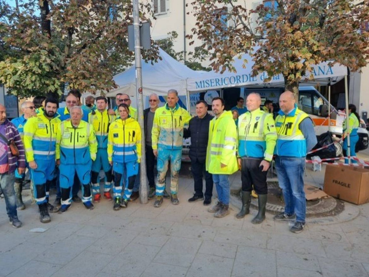La Fiorentina regala idropulitrici alla Misericordia di Campi Bisenzio. Barone sui posti dell'alluvione