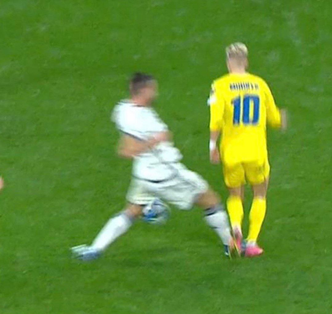 Il rigore netto non visto a favore dell'Ucraina