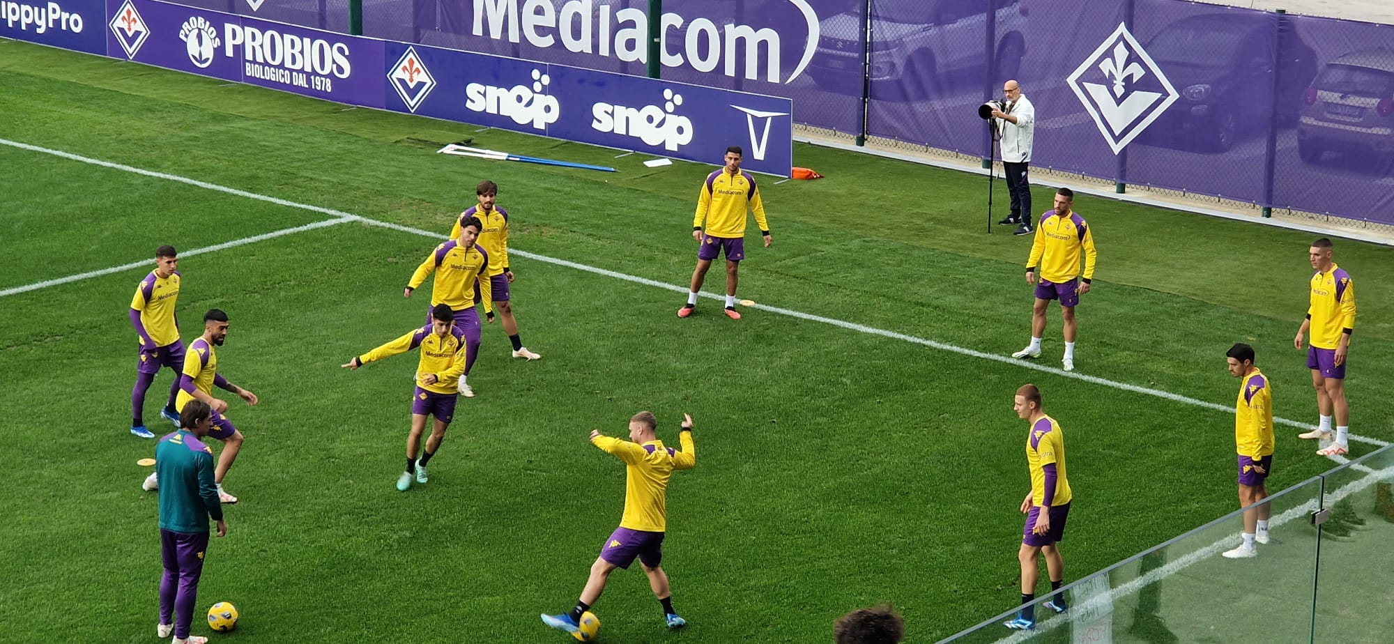 Dal Viola Park, 1.500 tifosi della Fiorentina a vedere l'allenamento della squadra, grande supporto