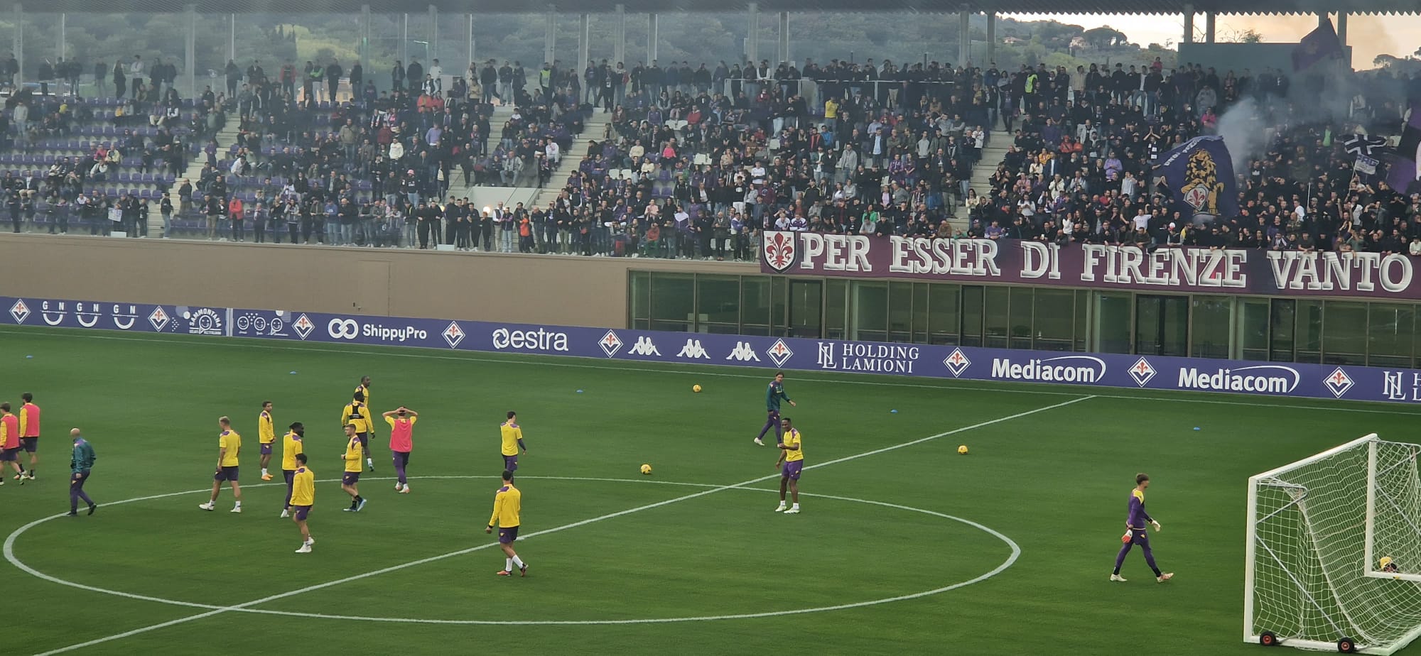 Dal Viola Park, 1.500 tifosi della Fiorentina a vedere l'allenamento della squadra, grande supporto