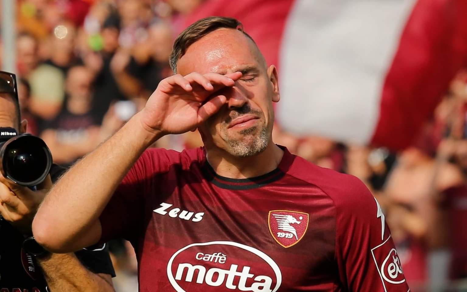 I tifosi della Salernitana sono stufi di Ribery: "Rischiamo di retrocedere e lui sta a Monaco a chiamare Frero Neuer"