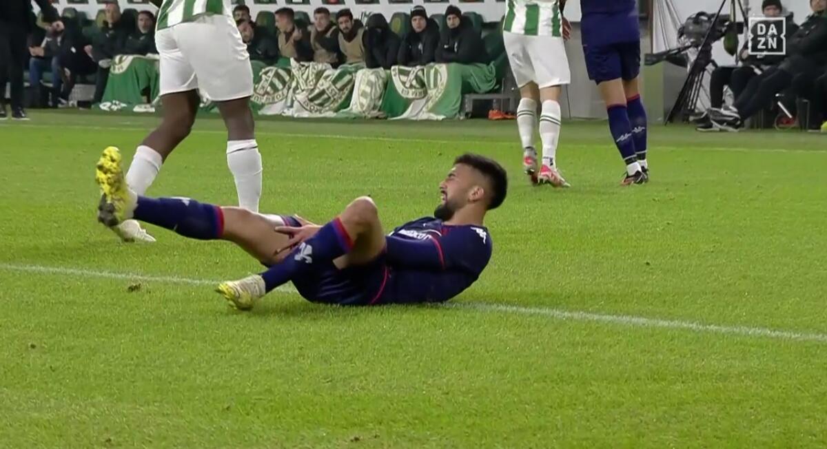 Nazione: “Fiorentina al primo posto ma quanta paura per Nico Gonzalez, uscito in barella a Budapest” - 