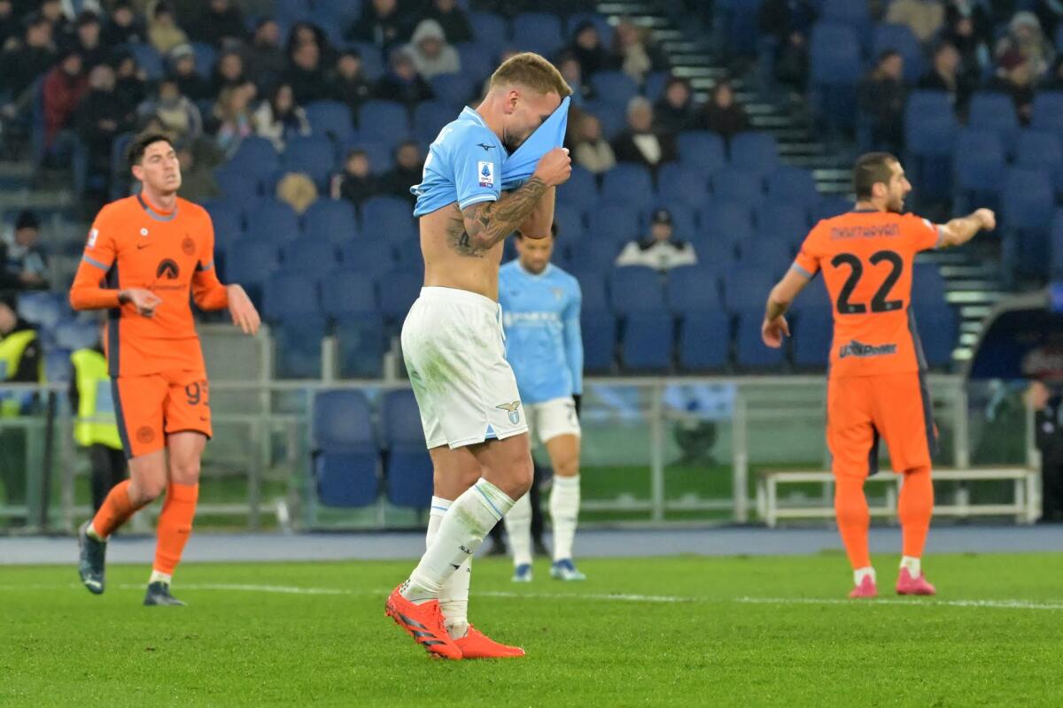 L'Inter vince e fa un regalo alla Fiorentina. Lazio a meno 6 dalla squadra viola. Finisce 0-2 - 
