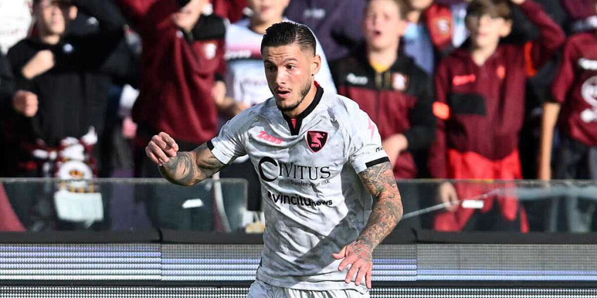 Corriere dello Sport, Fiorentina mette gli occhi su Mazzocchi della Salernitana. Duello con il Napoli - SALERNO, ITALY - NOVEMBER 04: Pasquale Mazzocchi of US Salernitana during the Serie A TIM match between US Salernitana and SSC Napoli at Stadio Arechi on November 04, 2023 in Salerno, Italy. (Photo by Francesco Pecoraro/Getty Images)