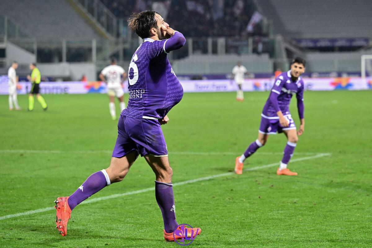 La Fiorentina vince di misura contro il Torino, Ranieri porta tre punti d'oro, i viola volano - Esultanza Luca Ranieri