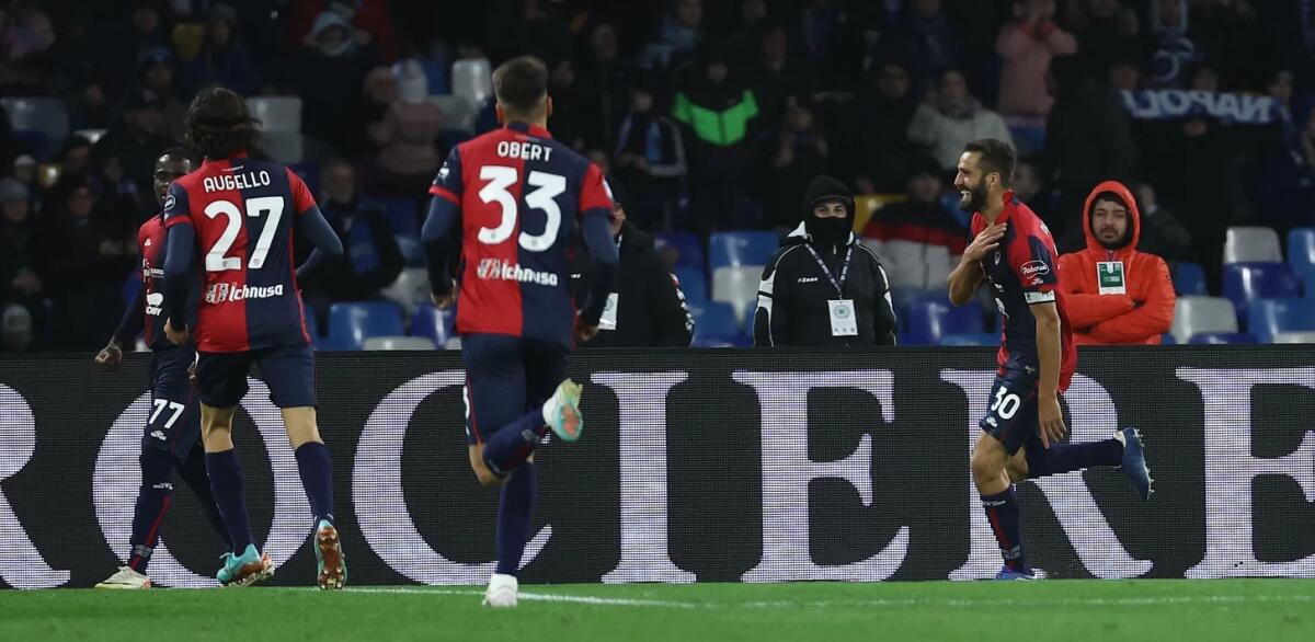 Un Napoli brutto e fortunato riesce a vincere a malapena contro il Cagliari, finisce 2-1 al Maradona - 