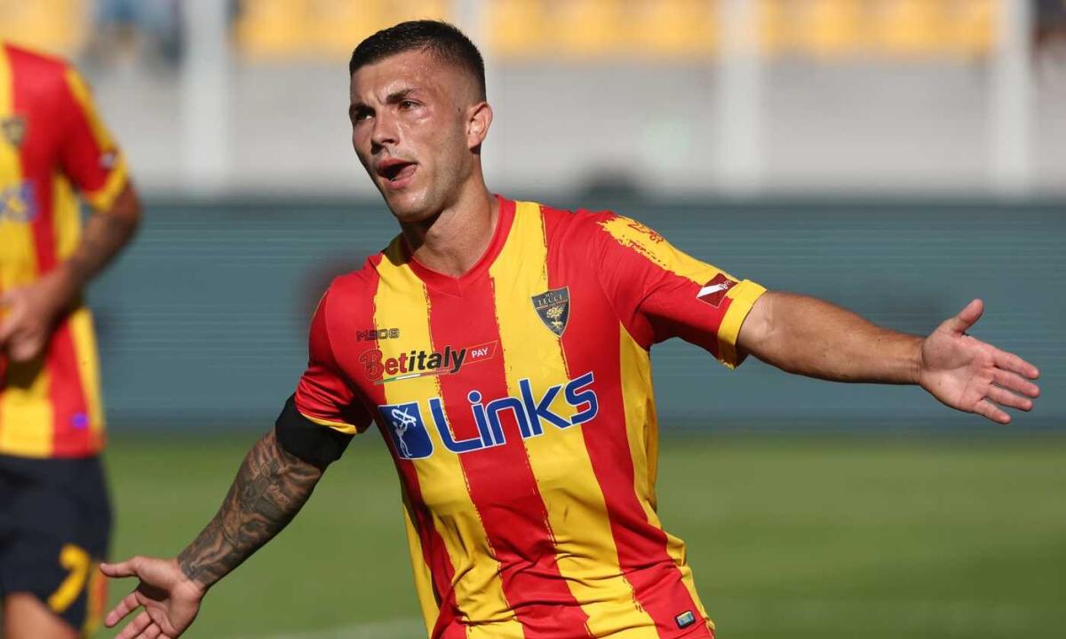 Il Lecce non vuole vendere Strefezza alla Fiorentina, a meno che non arrivino due esterni in Salento - 