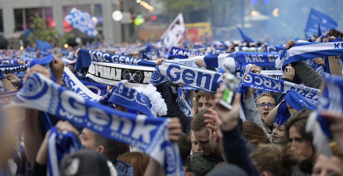 Bloccati dalla polizia a Firenze 60 tifosi del Genk, volevano rompere il corteo per fare scontri - 