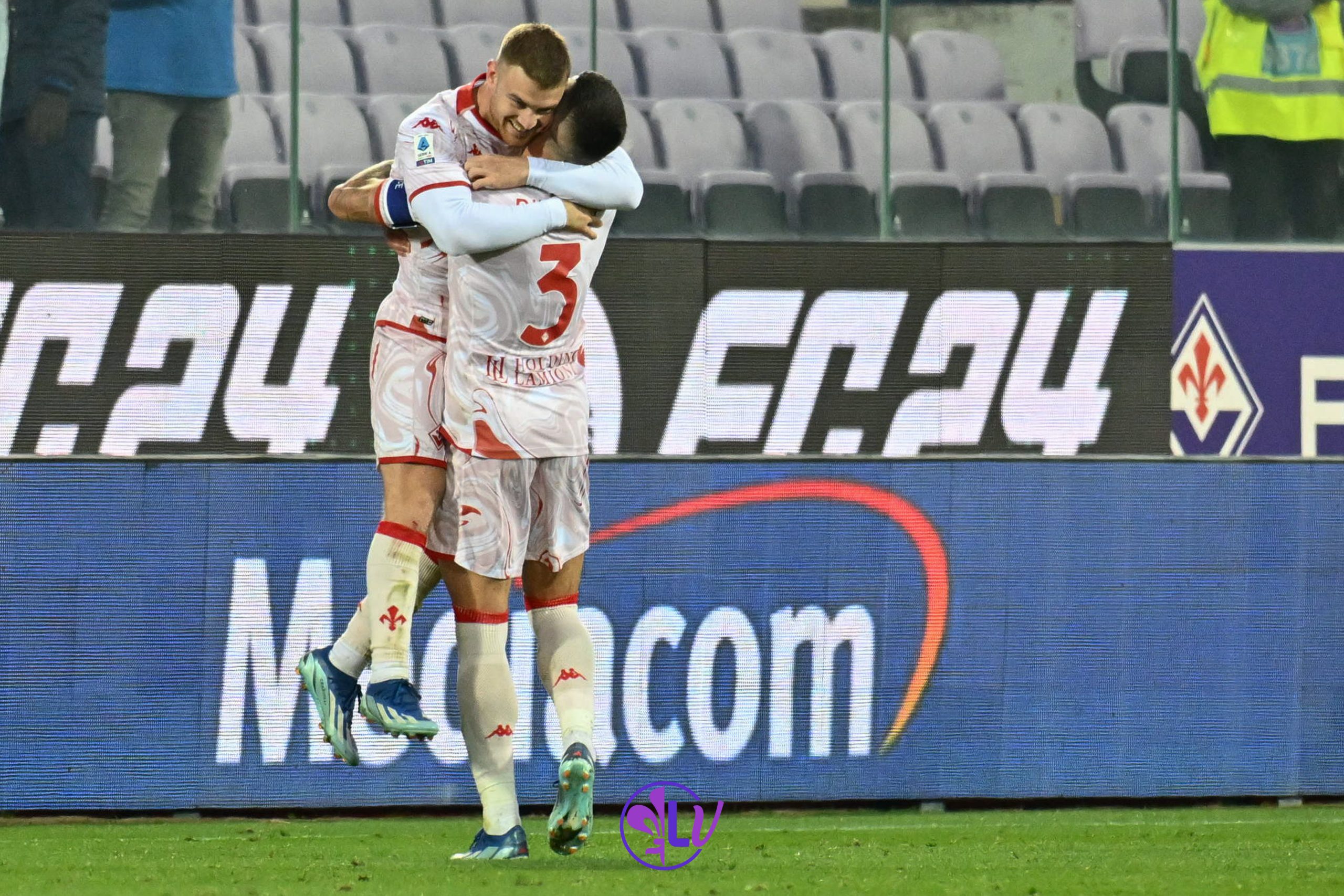 Lucas Beltran esulta con Cristiano Biraghi