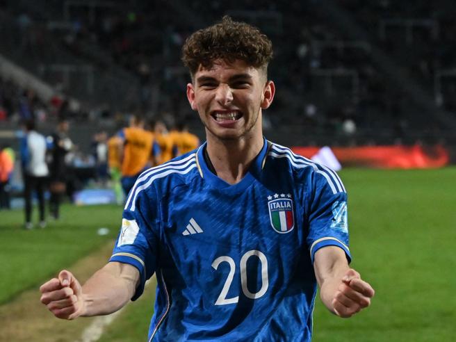 La triste storia di Pafundi, non lo fanno giocare mai, ma va in nazionale. Ed è senza procuratore