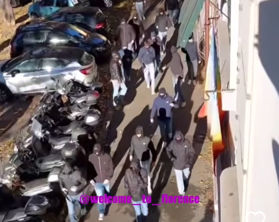 Scontri tra tifosi di Fiorentina e Salernitana in Viale dei Mille prima della partita, la polizia è intervenuta