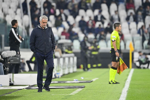 La solita imbarazzante Roma perde anche a Torino. La Fiorentina adesso è a più 5 in classifica da Mourinho