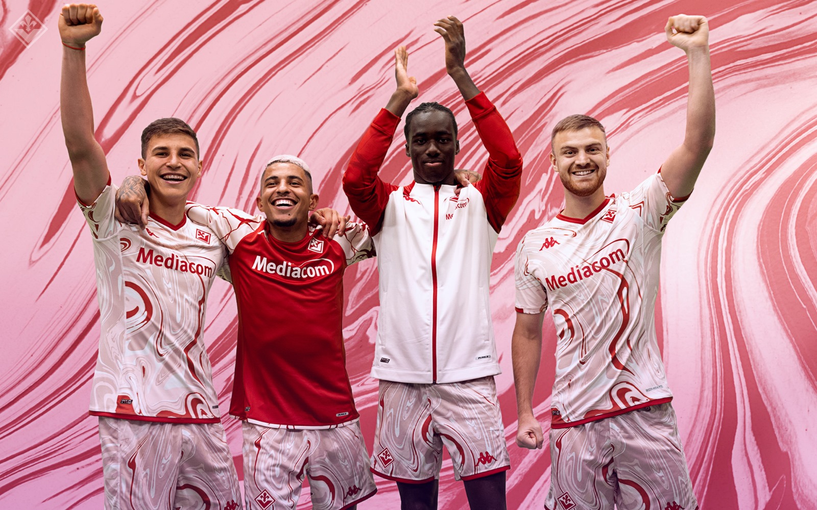 Domani possibile esordio per la quarta maglia, la Fiorentina scenderà in campo con la maglia rossa e bianca