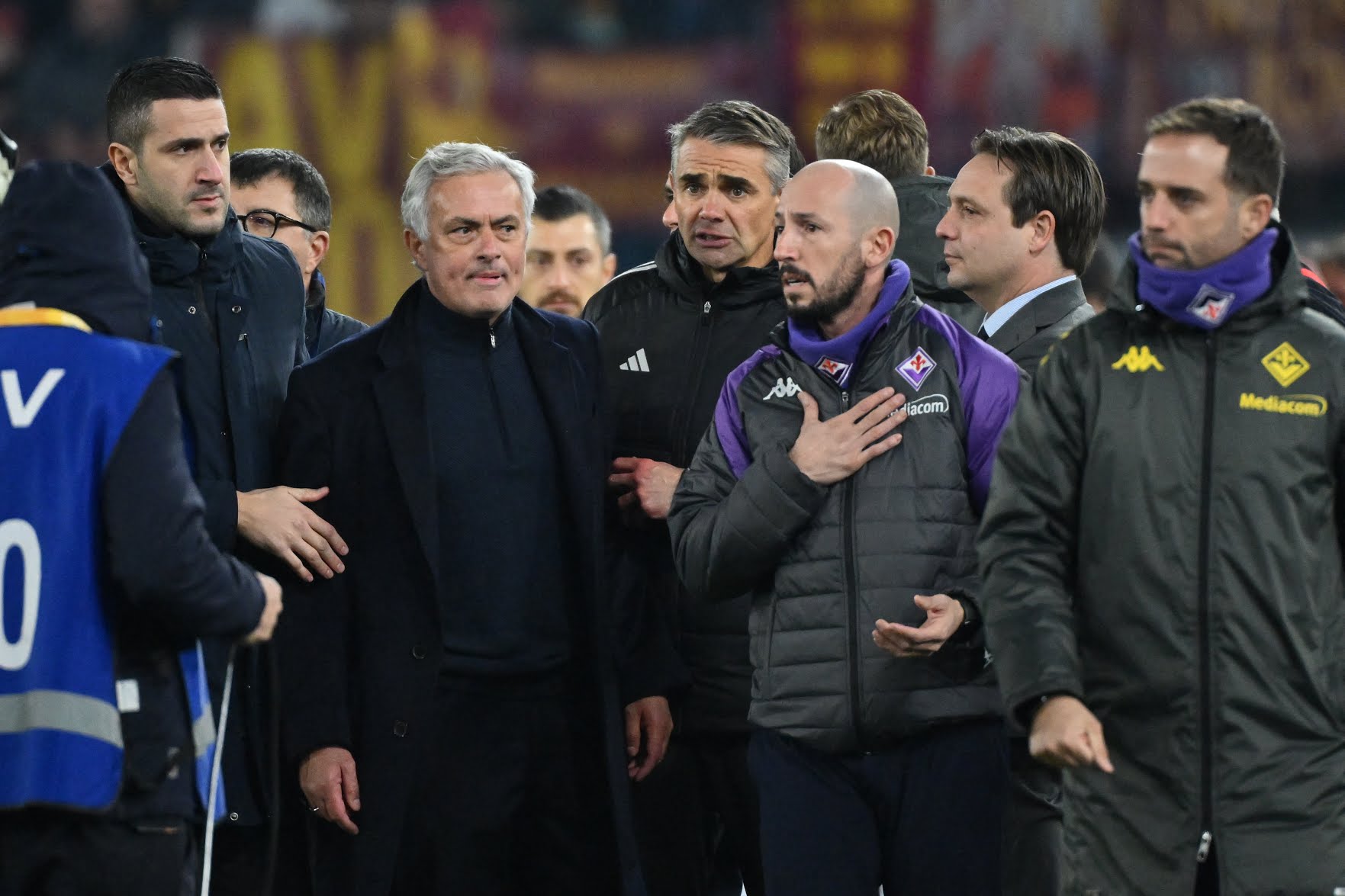 Tifosi della Roma lobotomizzati da Mourinho, vogliono il rinnovo nonostante il non gioco della squadra
