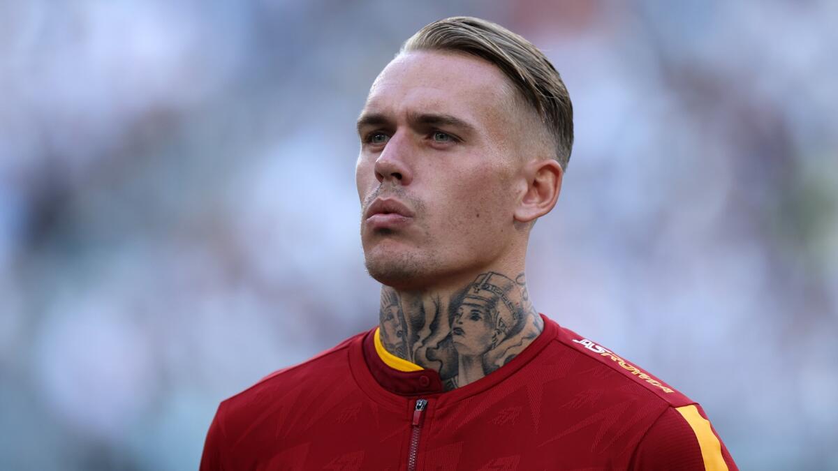 Di Marzio rivela: "La Fiorentina ha chiesto Karsdorp alla Roma. Ma non viene ceduto in prestito" - 