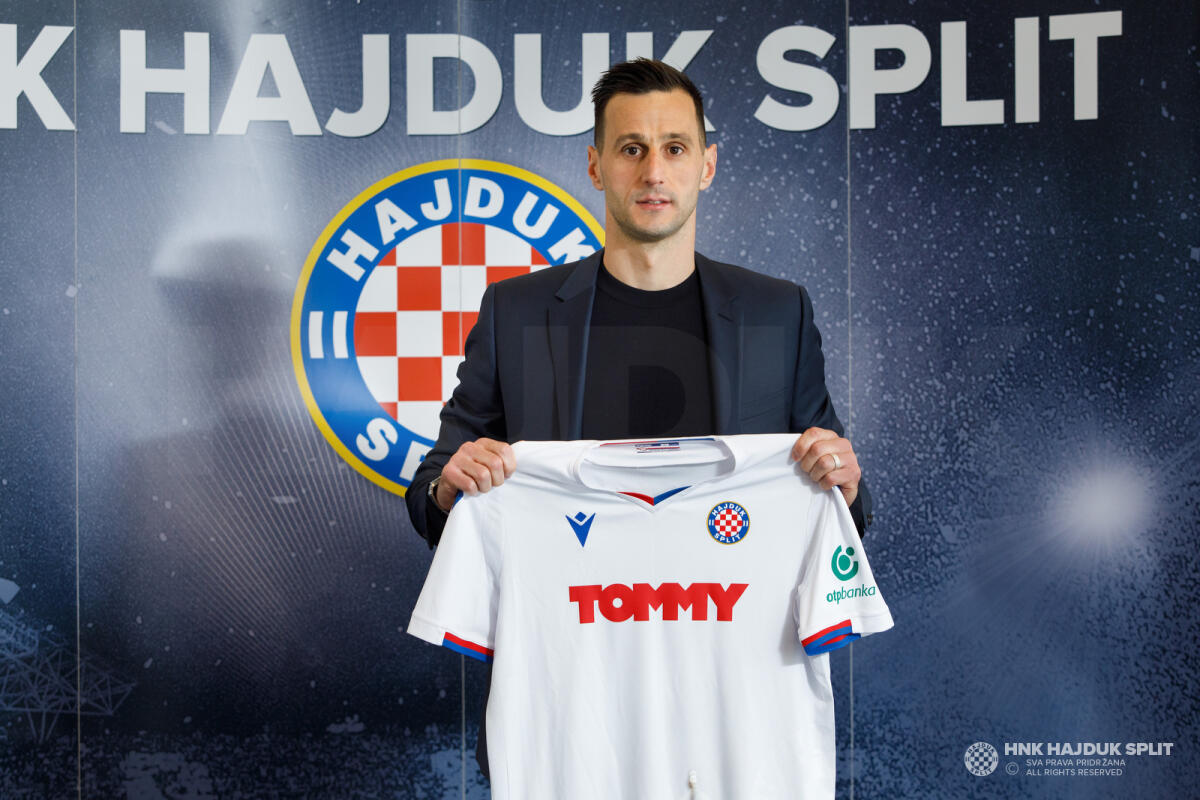 Kalinic torna a giocare per l'Hajduk Spalato: l'ex Fiorentina guadagnerà 1 euro per i prossimi 6 mesi - 