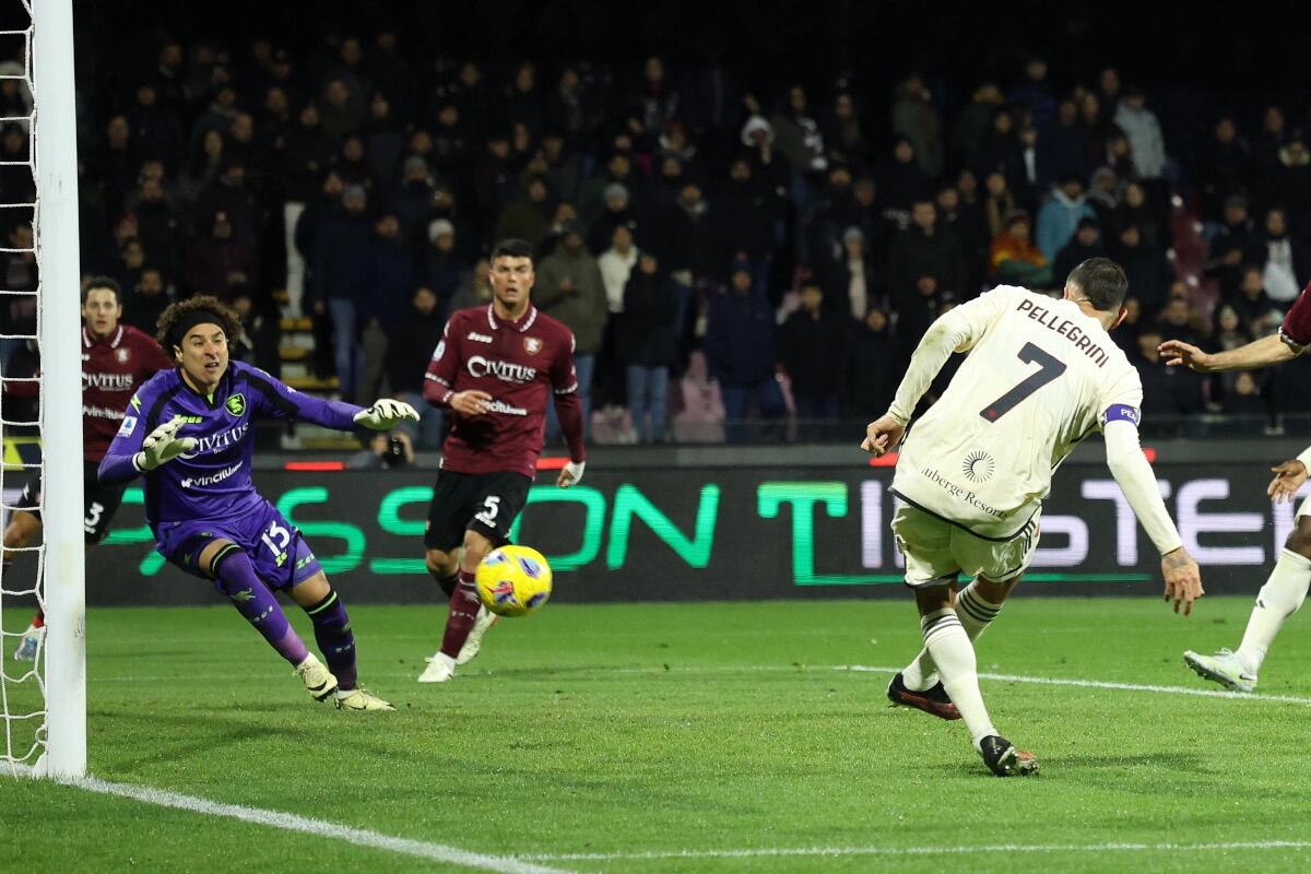 Roma vince all'Arechi con Dybala e Pellegrini. La Fiorentina scivola al sesto posto in classifica - 