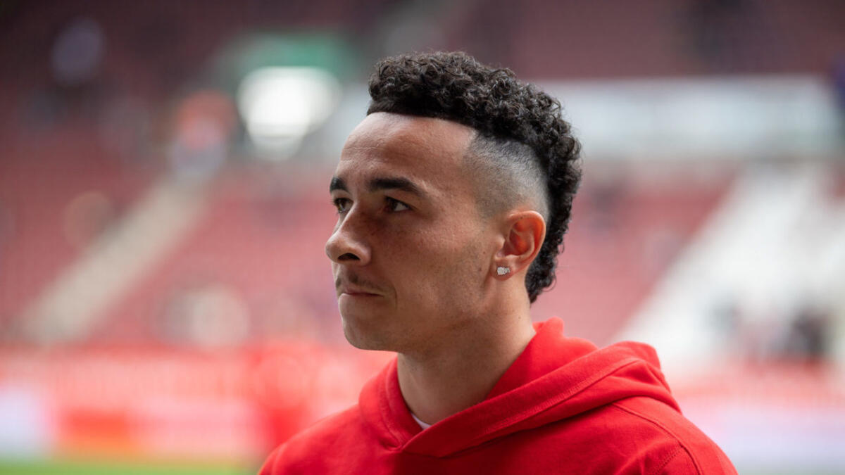 Di Marzio rivela: "L'Ausburg ha rifiutato l'offerta della Fiorentina per Ruben Vargas. Adesso la società riflette" - 17.09.2022; Augsburg; Fussball 1.Bundesliga - FC Augsburg - FC Bayern Muenchen;
Ruben Vargas (Augsburg)
(Sascha Walther/Expa/freshfocus)
--------------------------------------------------------------------- ACHTUNG REDAKTIONEN: KEINE ABONNEMENTS, ES 