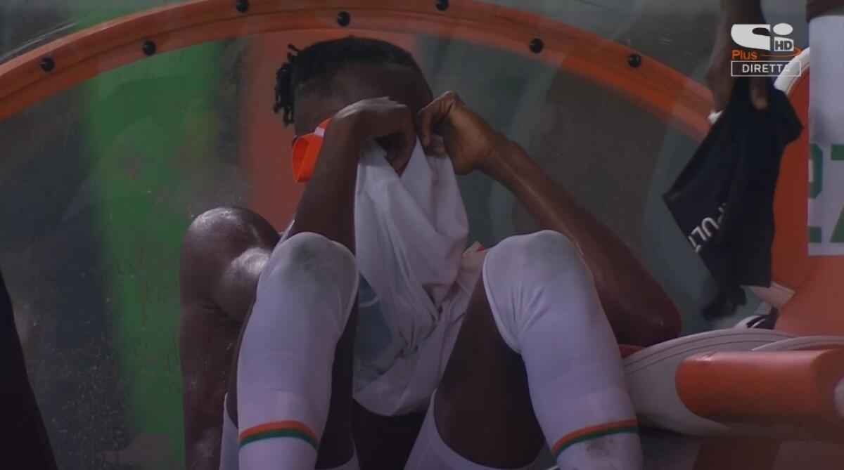 Kouamè piange, la sua Costa d'Avorio perde ed è quasi fuori dalla Coppa d'Africa. Decisivo suo errore - 