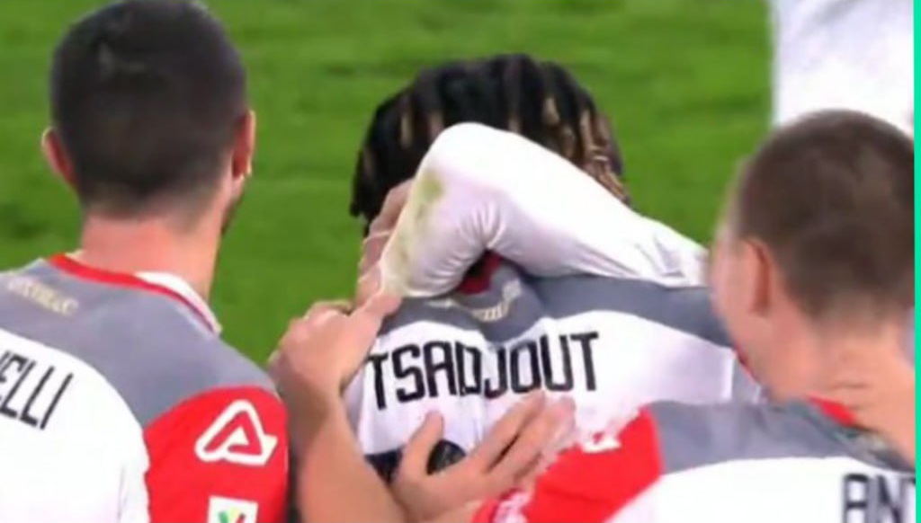 Un rigore regalato fa passare il turno alla Roma in Coppa Italia. Vince solo in rimonta contro la Cremonese