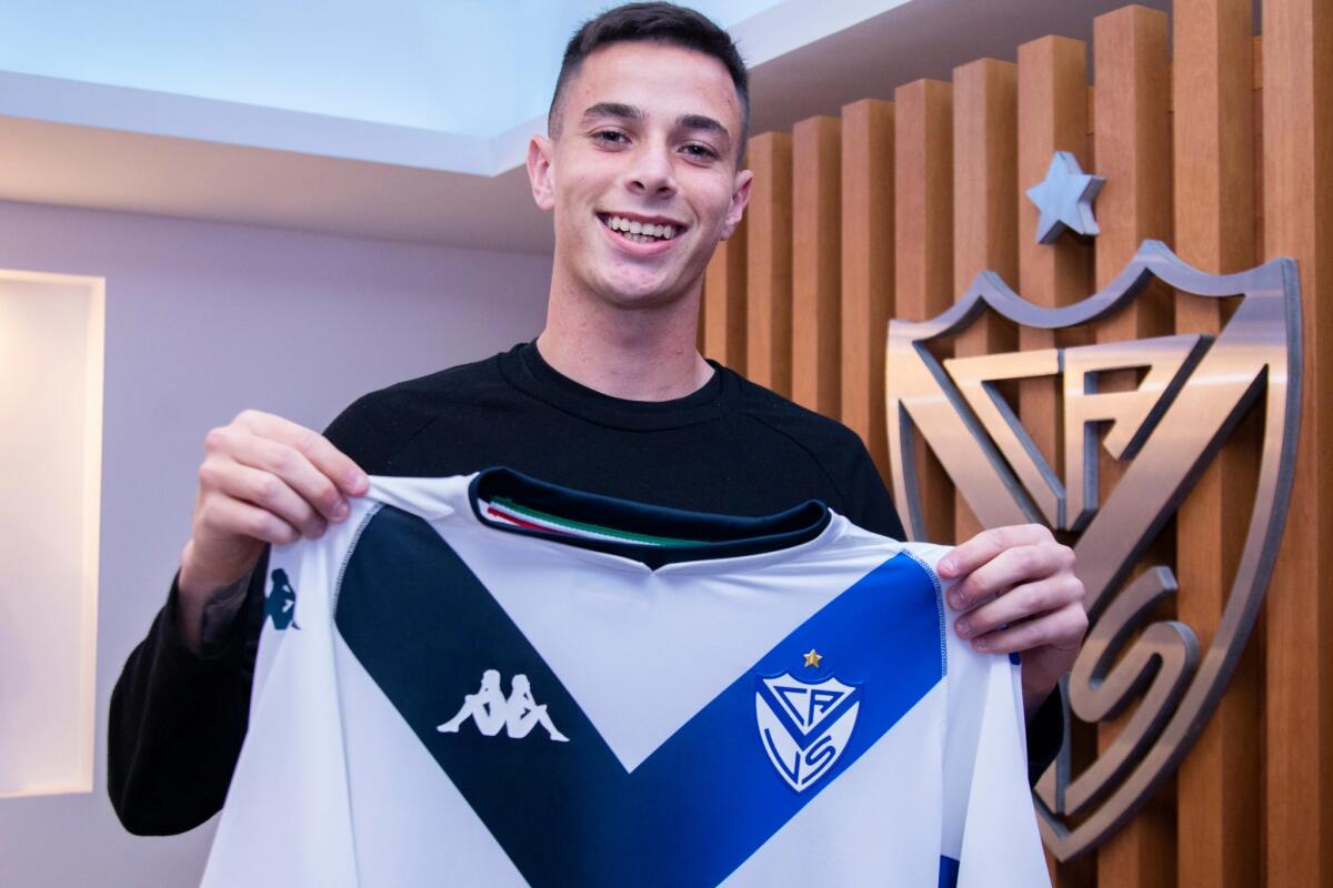 Corriere dello Sport: La Fiorentina mette gli occhi su Valentin Gomez, il difensore 2003 ha una clausola di 10 milioni - 