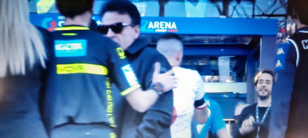 Intervallo Empoli-Fiorentina, il presidente Corsi protesta con l'arbitro Pairetto a bordocampo - 