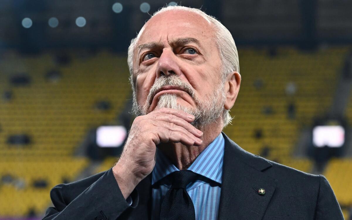 De Laurentiis incalzato dal Comune di Napoli. Non ha pagato 100 mila euro per il servizio dei vigili allo stadio - 