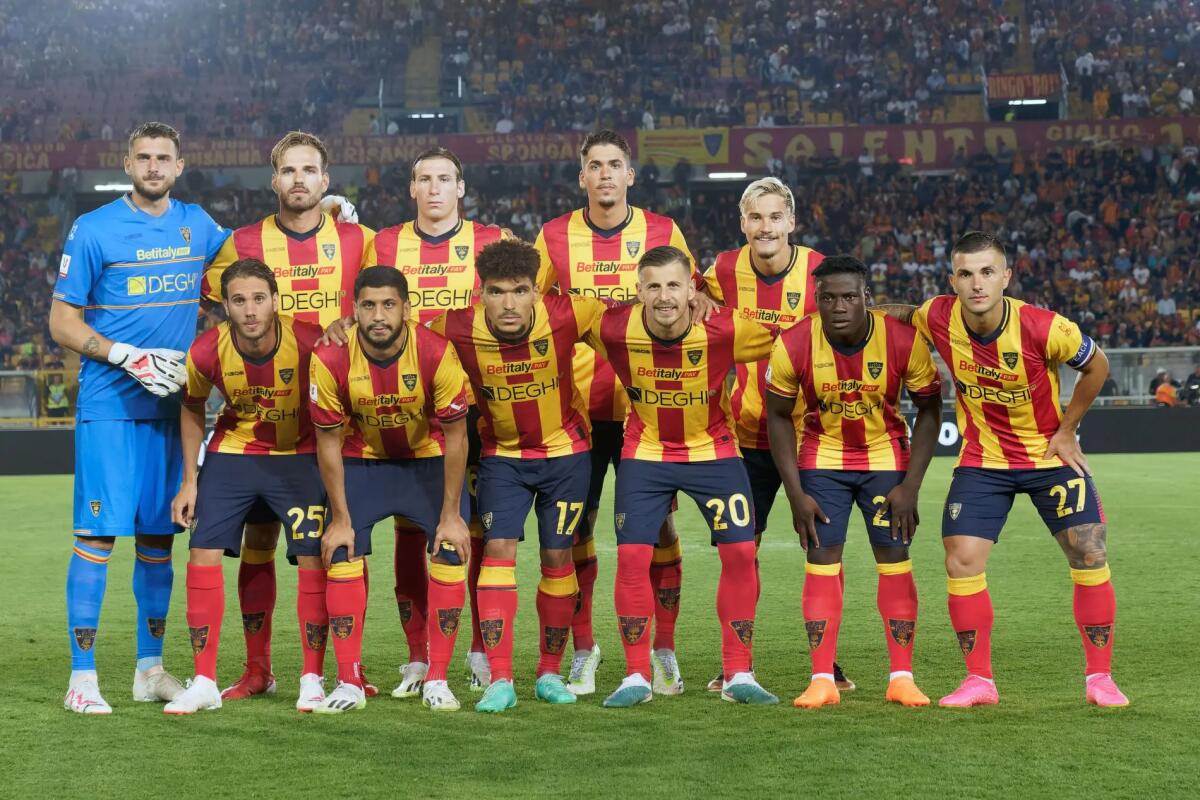 Probabile formazione Lecce, D'Aversa recupera anche Banda ma dovrà fare a meno di Ramadani - 