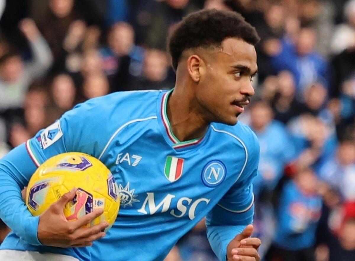 Il Napoli spreca l'opportunità di superare la Fiorentina, solo Ngonge la salva dalla sconfitta: è 1-1 - 