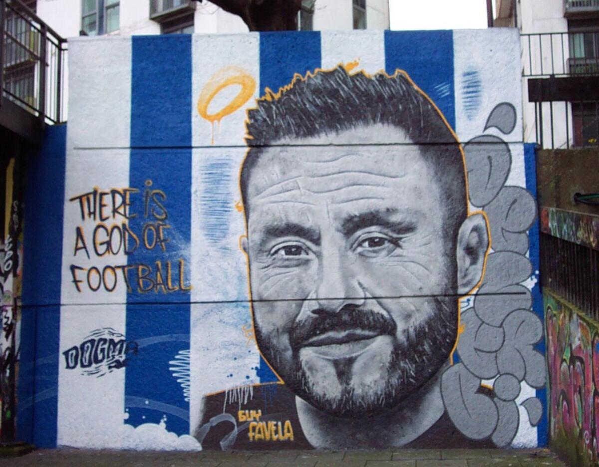 Brighton celebra De Zerbi, un murales in città per chi ha fatto la storia dei Seagulls - 