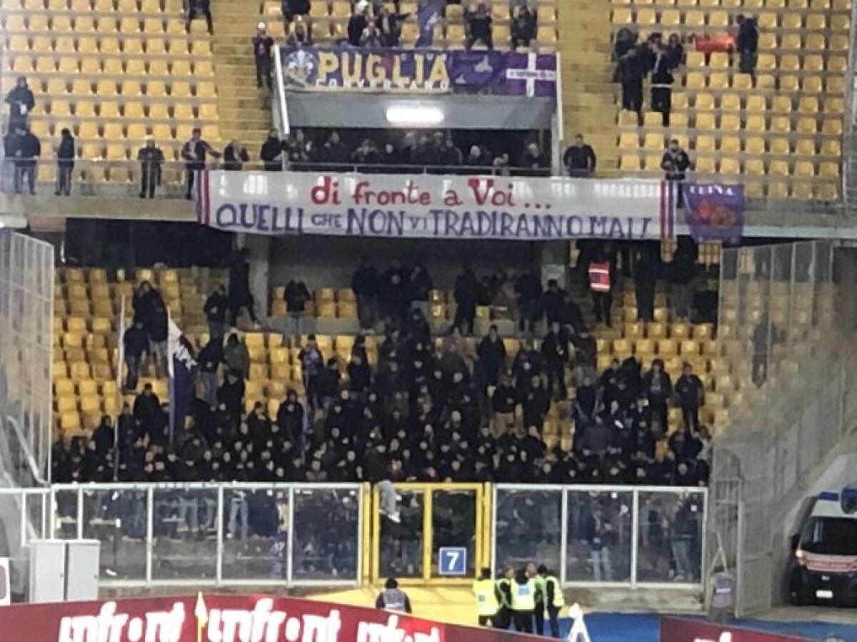 Spunta uno striscione della Curva Fiesole al Via del Mare: "Noi quelli che non vi tradiranno mai!" - 