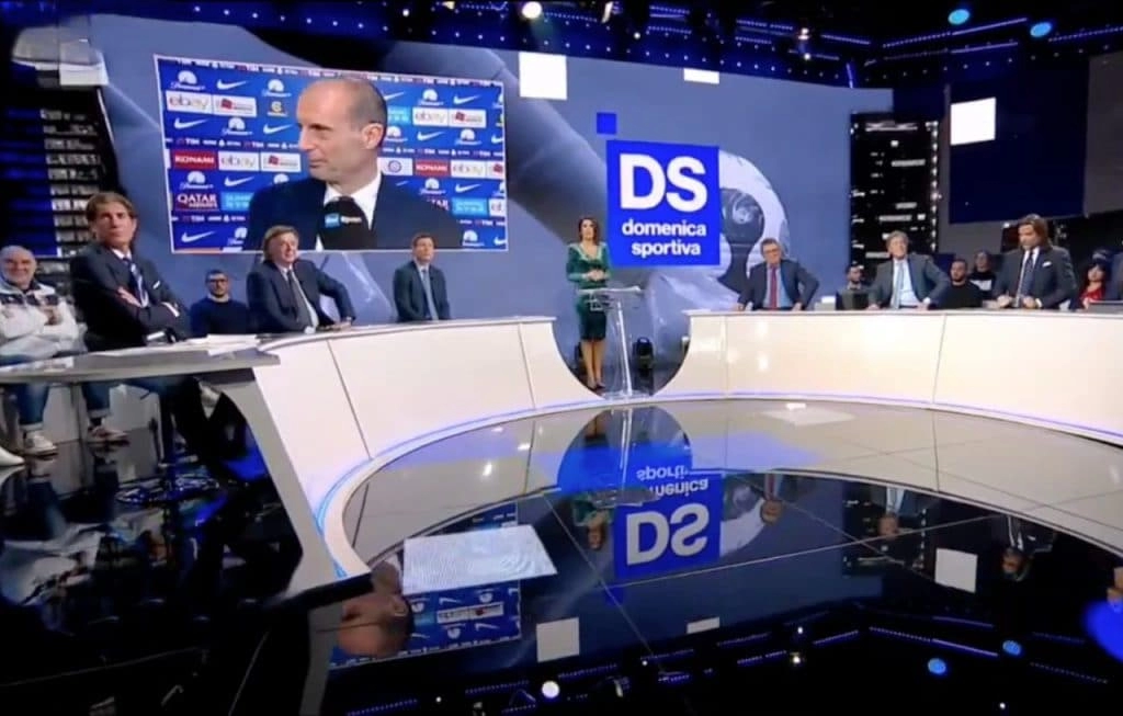 Adani demolisce Allegri ma lui ascolta in diretta e la sua faccia è un programma: sbuffa e cambia espressione