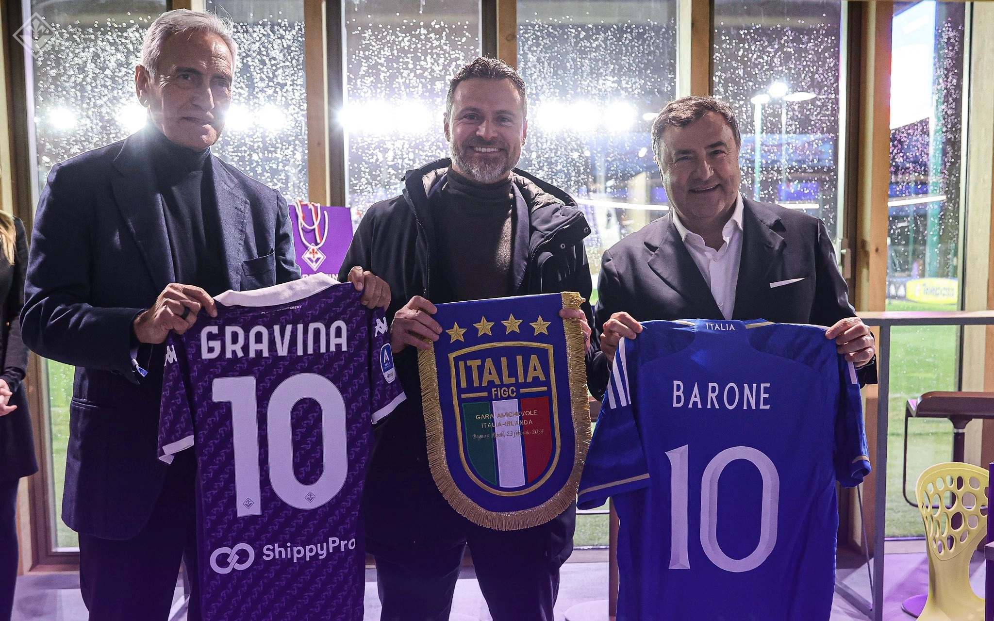 Al Viola Park Gravina con la maglia della Fiorentina e Joe Barone con la maglia della Nazionale
