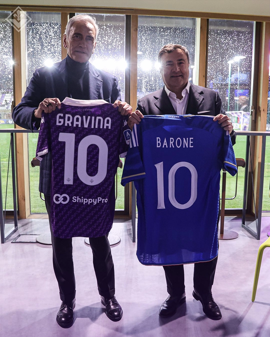 Al Viola Park Gravina con la maglia della Fiorentina e Joe Barone con la maglia della Nazionale