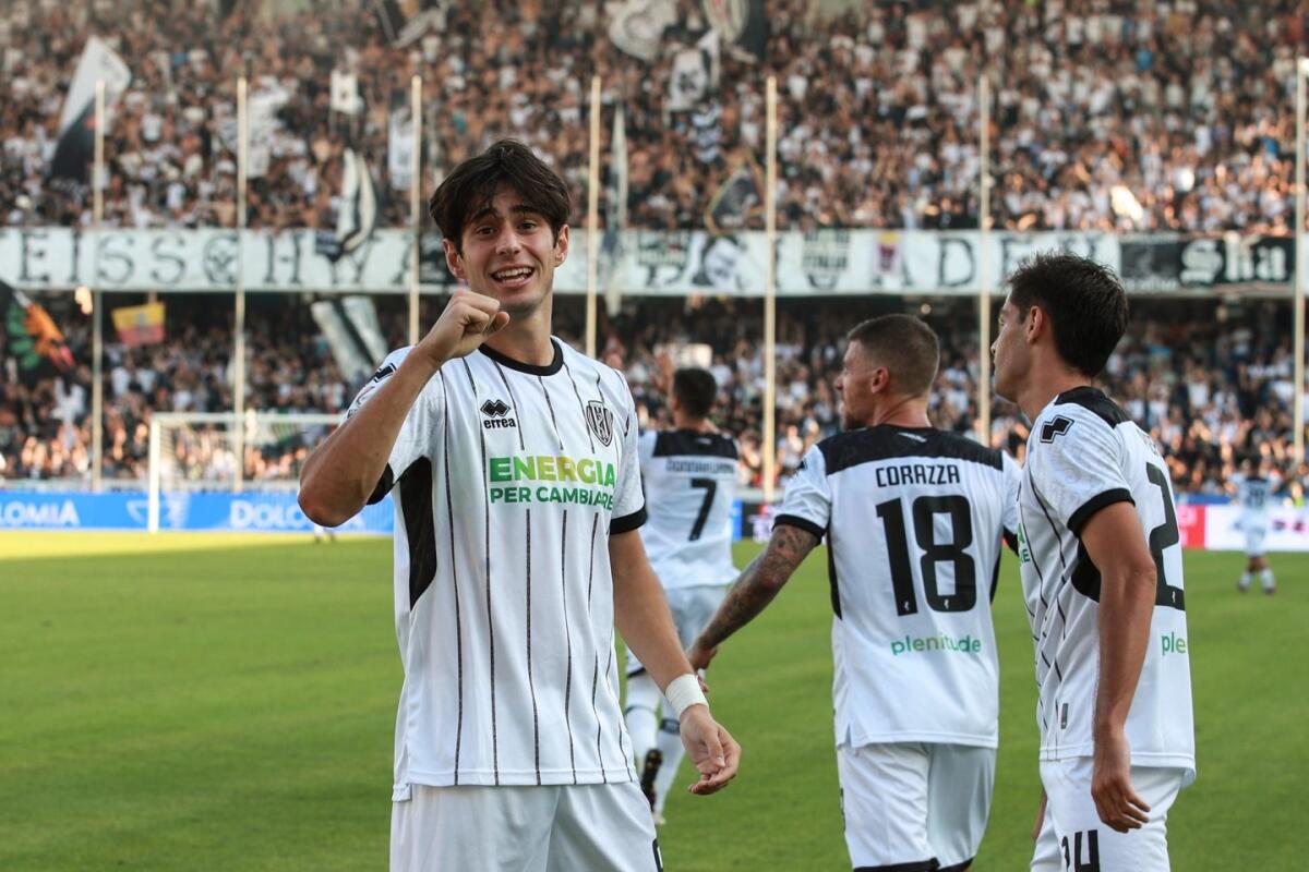 Calciomercato.com scrive: "La Fiorentina pensa a Shpendi per l'attacco". Ha segnato 20 gol in Serie C - 