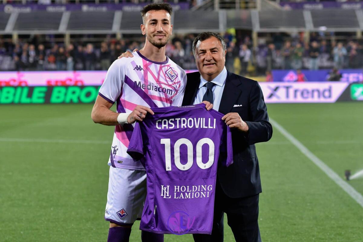 Castrovilli scrive: "Ciao Joe, grazie di tutto, ci hai sempre trattato come dei figli, ci mancherai tanto a tutti noi" - Gaetano Castrovilli (ACF Fiorentina) riceve la maglia per le 100 presenze