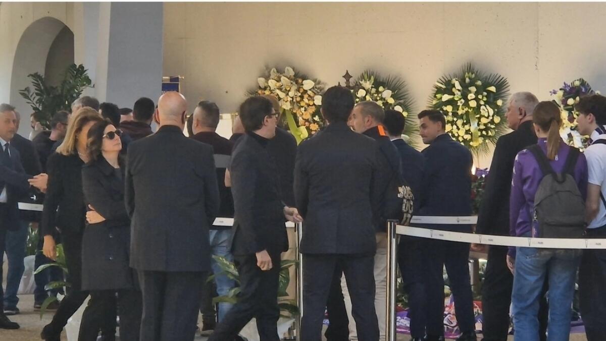 Nardella arrivato per l'ultimo saluto a Barone. Grande abbraccio con Commisso. Con lui Guccione - 