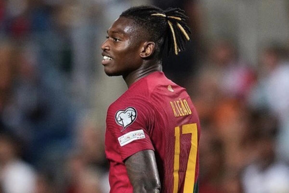 Il Portogallo fa un favore al Milan: Leao rientra in anticipo per preparare la sfida contro la Fiorentina - 