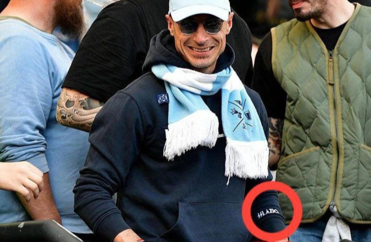Vergogna nel derby di Roma: l’ex laziale Radu in Curva Nord con il simbolo delle SS! - 